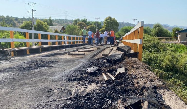 Autoridades respondieron a protesta con barricada de vecinos de El Peumal por mal estado de puente