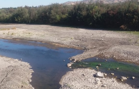 Gobernador de Curicó confirmó mayor fiscalización por extracción ilegal de agua en Río Mataquito