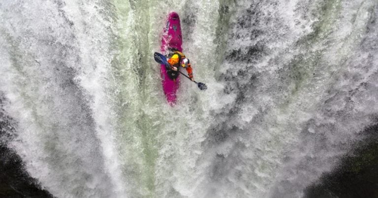 Mira el impresionante descenso de atleta en cascada Los Cóndores del Maule