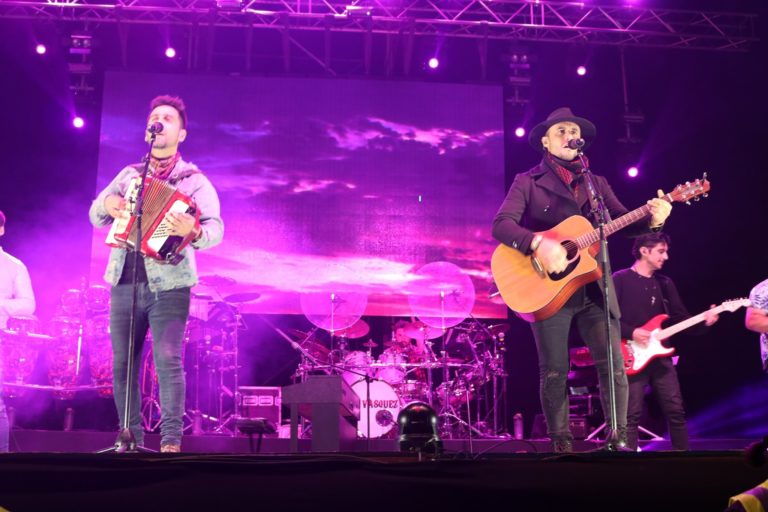 Vibra Iloca 2020 congregó a más de diez mil personas en concierto de Los Vásquez