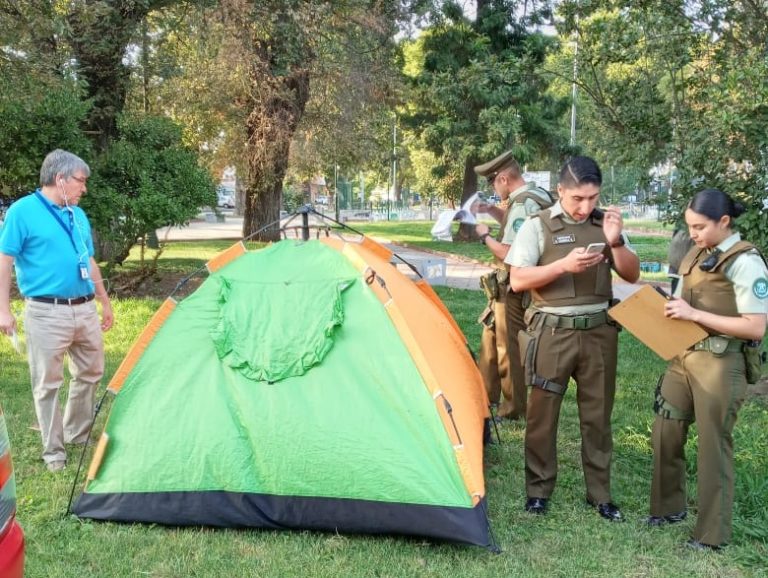 Carabineros detuvo a mujer que agredió a funcionaria municipal en la Alameda de Curicó