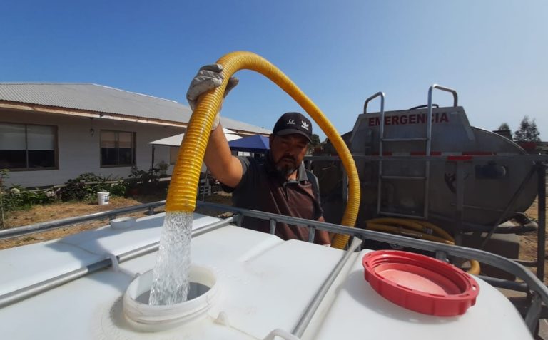 Vecinos de Curicó afectados por sequía recibieron más de 132 mil litros de agua en la última semana