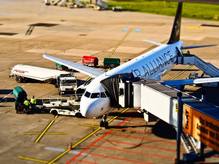 ¿Cuántas emisiones evitaríamos si dejásemos de viajar en avión?
