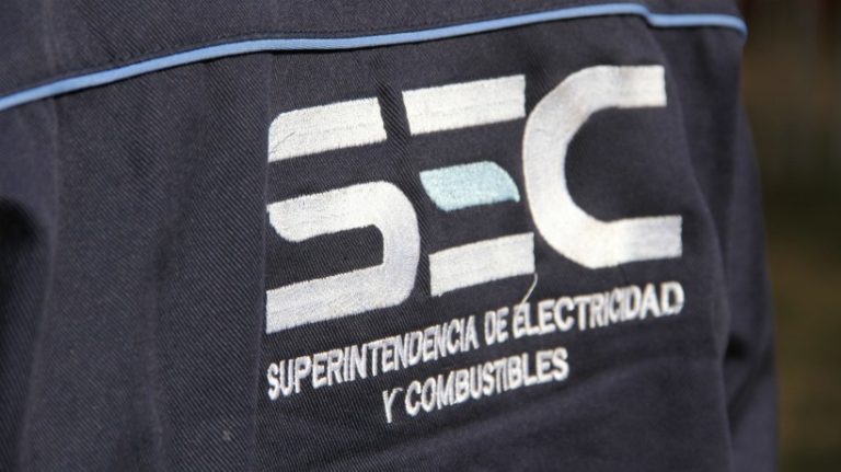 Superintendencia de Electricidad exigió a distribuidoras reducir horas de corte de suministro