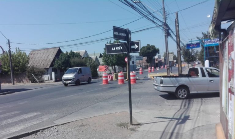 Autoridades y vecinos analizaron tránsito por desvíos en Avenida Balmaceda de Curicó
