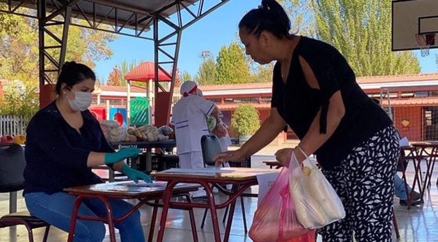 Junaeb y municipio tenino entregaron canastas a más de dos mil estudiantes
