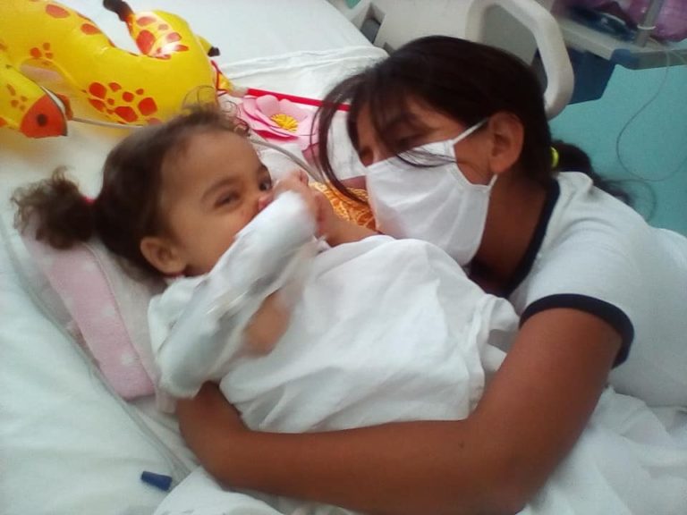 Junta médica decidirá este martes traslado de la pequeña Amara