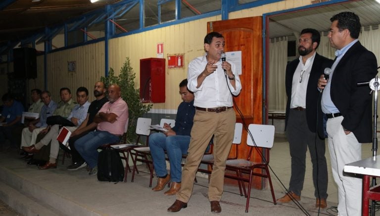 Autoridades y empresa Nuevo Sur analizarán extender agua potable rural en Isla de Marchant