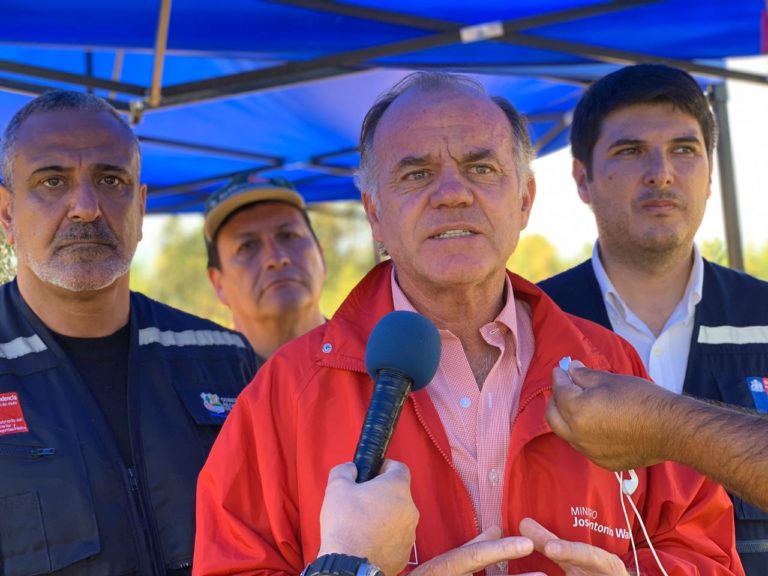 Ministro Walker por incendios forestales en el Maule: “Nunca en Chile hemos tenido esta cantidad de despliegue”