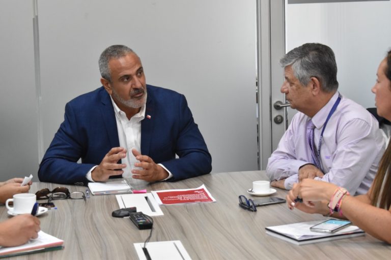 Coronavirus: Intendente Milad llama a la calma y pide a los municipios no suspender clases