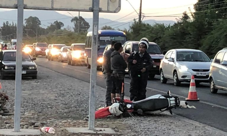 Un lesionado grave tras colisión en cruce Marengo de Los Niches en Curicó