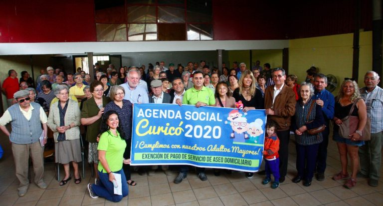 Municipio de Curicó realizó en terreno trámite de exención de cobro de aseo a adultos mayores