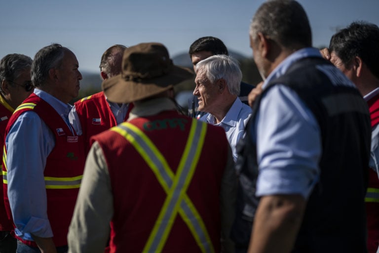 Gran contingente policial y pocos anuncios: Así fue la visita del Presidente Sebastián Piñera al Maule