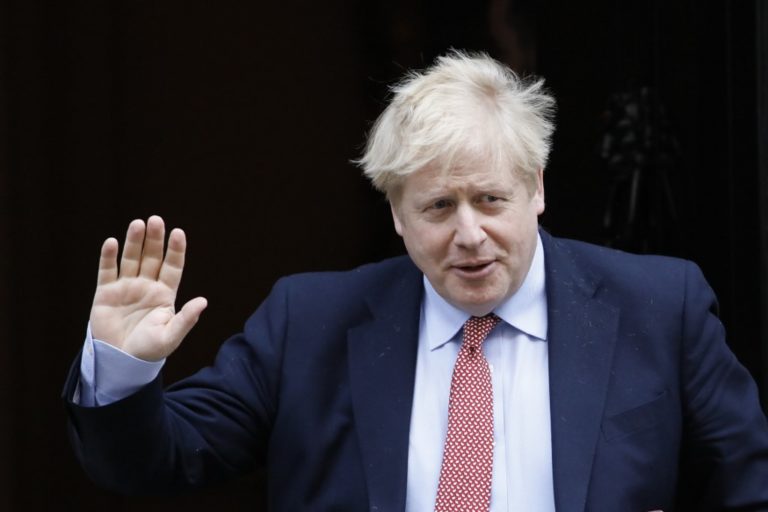 Hospitalizan al primer ministro británico por coronavirus
