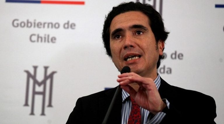 Ministro de Hacienda se opone a devolución completa de impuestos a independientes