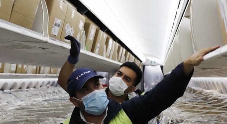 En 62 hospitales del país distribuirán el millón de mascarillas donadas por la Fundación Luksic
