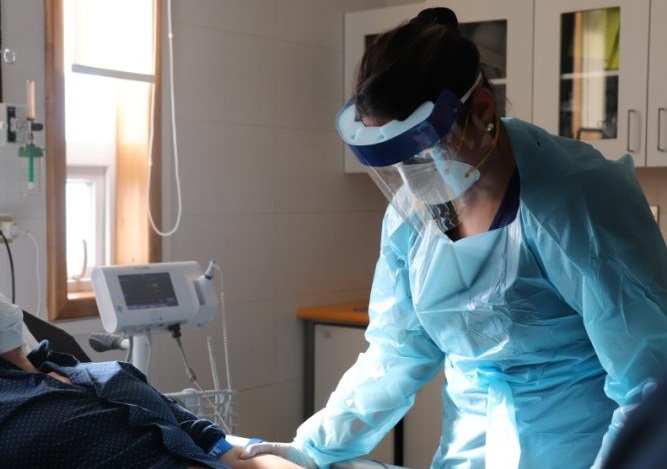 Aumento de funcionarios contagiados por Covid-19 en salud primaria preocupa al gremio