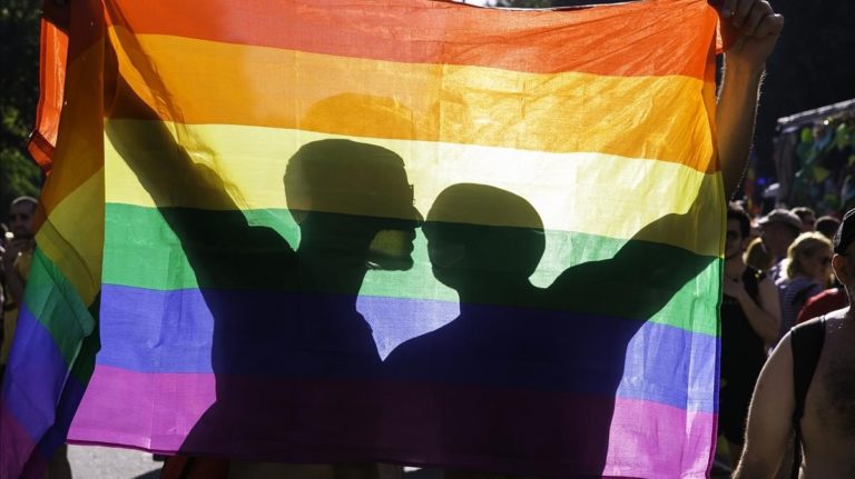 Menores trans en Chile: expertos plantean que no solo es una cuestión de ley, sino de educar en la diversidad