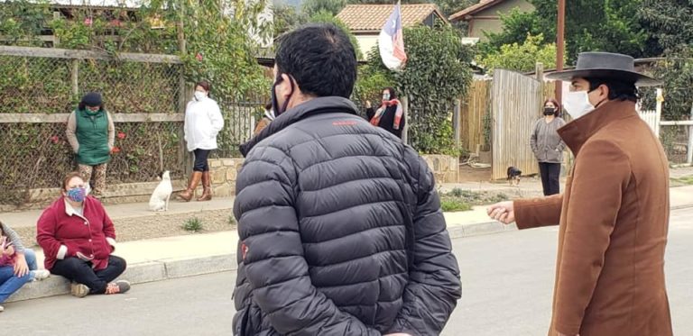 Alcalde de Vichuquén se reunió con vecinos por situación de agua potable
