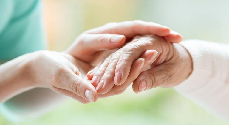 Reportan brote de Coronavirus en hogar de adultos mayores en Cauquenes