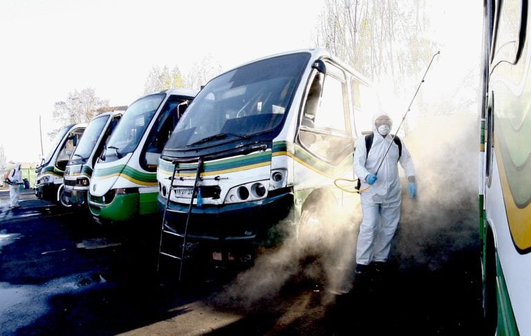 Renacer sanitiza sus vehículos de transporte