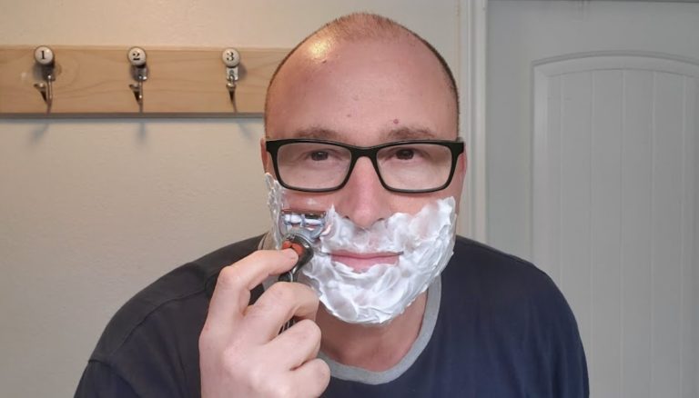 Después de ser abandonado por su padre: hombre crea canal de Youtube para apoyar a niños en la misma situación
