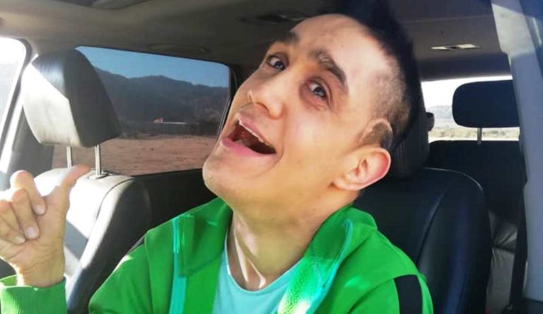 Ariel Urrutia: sobreviviente de una negligencia médica aprendió a conducir