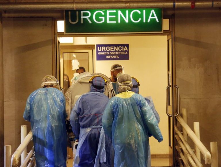 Trabajadores del Hospital de Curicó relataron su lucha contra el COVID-19