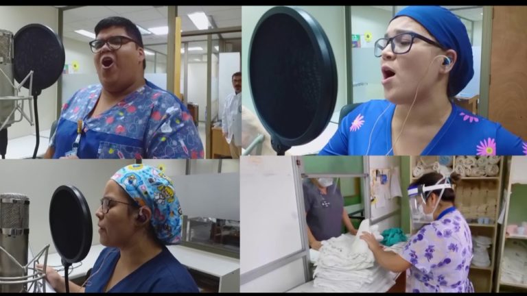 Funcionarios del Hospital de Curicó interpretan "Resistiré"