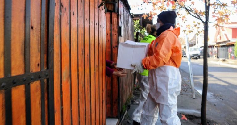 Continúa entrega de cajas de alimentos