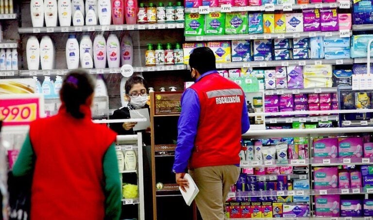 Municipio de Curicó y comerciantes acordaron estrategias para abordar fin de la cuarentena