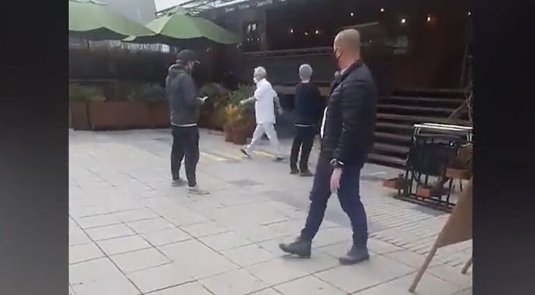 Captan al Presidente Sebastián Piñera comprando vinos en reconocido local de Vitacura