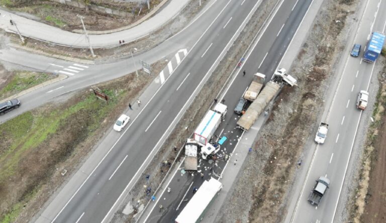 Accidente de tránsito deja al menos tres fallecidos en Ruta 5 Sur a la altura de Rengo
