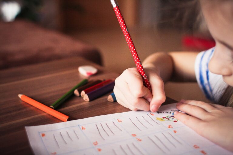 Los niños y las niñas interiorizan los roles de género desde los 4 años