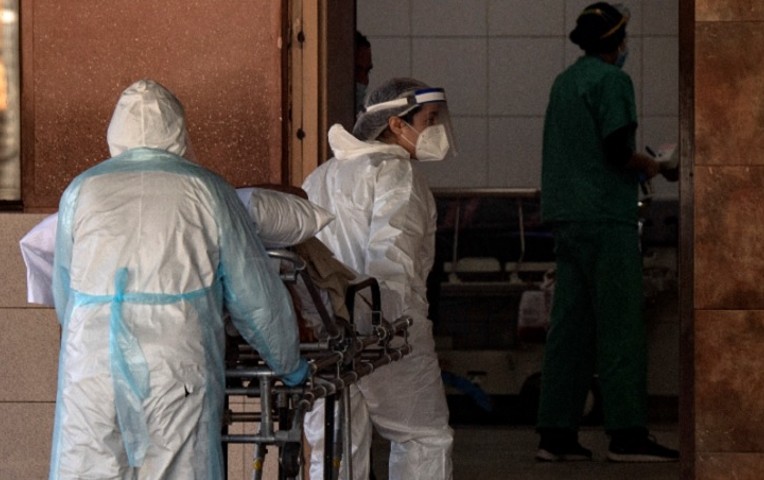 Investigación asegura que Minsal informa casi la mitad de los fallecidos por Covid-19 que entrega a la OMS