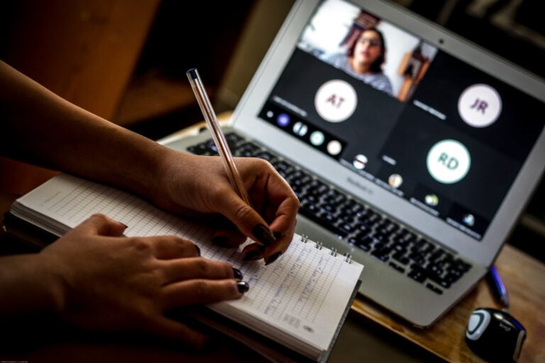 Mineduc abre periodo para apelar becas de estudiantes afectados económicamente por la pandemia