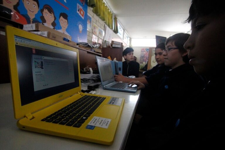 Este lunes comenzará la entrega de computadores en Curicó