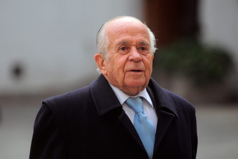 Ex senador Andrés Zaldívar está contagiado de coronavirus a sus 84 años