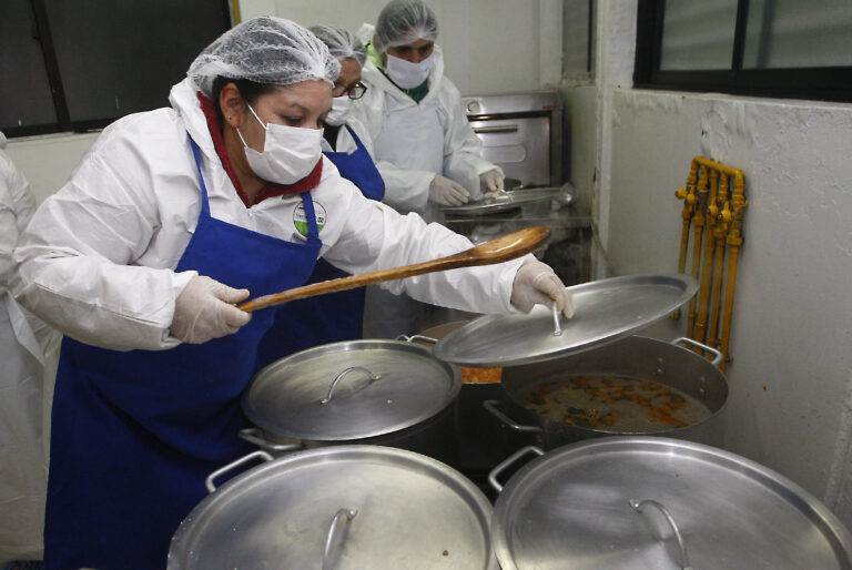 Continúa el trabajo de la cocinas solidarias en Curicó