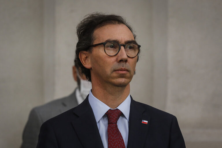 Ministro Figueroa: “Un niño con riesgo de ser abusado sexualmente en su hogar, debe tener la posibilidad de ir a la escuela”