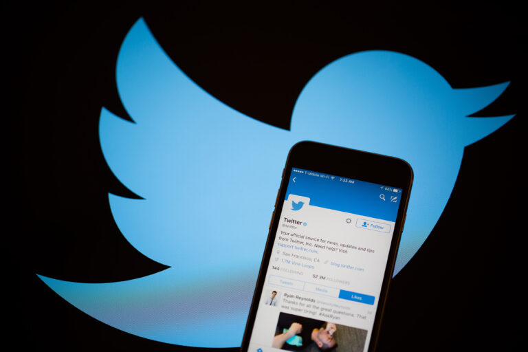 Hackean las cuentas de Twitter de Elon Musk, Bill Gates, Apple para estafar con criptomonedas