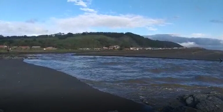 Después de 30 años estero Iloca vuelve a vaciar sus aguas al mar
