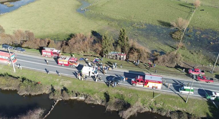 Choque entre ambulancia y un bus deja al menos 18 lesionados en Arauco