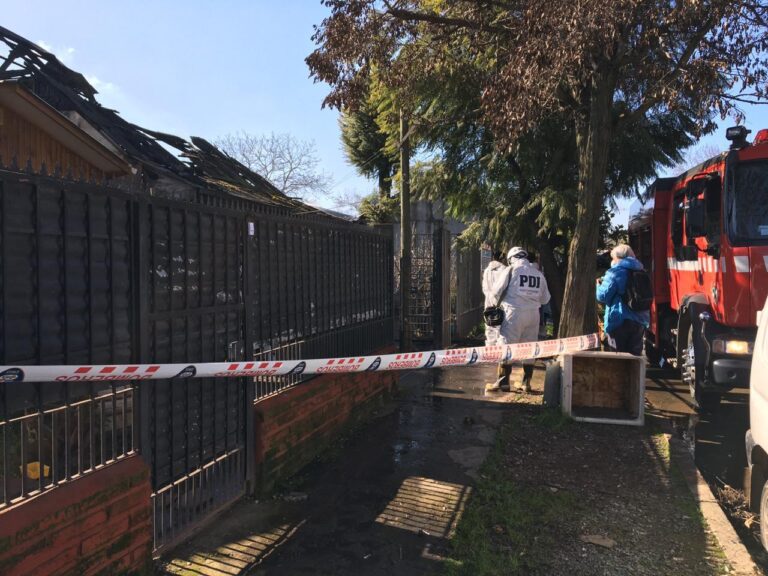 Confirman tres fallecidos en incendio en una vivienda en Talca