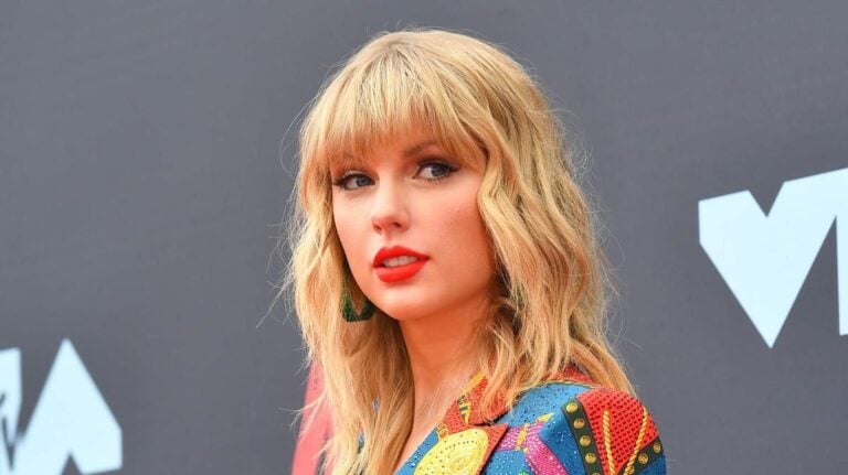 Taylor Swift anuncia el lanzamiento de "Folklore", su octavo álbum de estudio