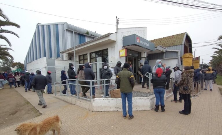Alcaldesa de Teno y Banco Estado anunciaron medidas para mejorar la atención a público