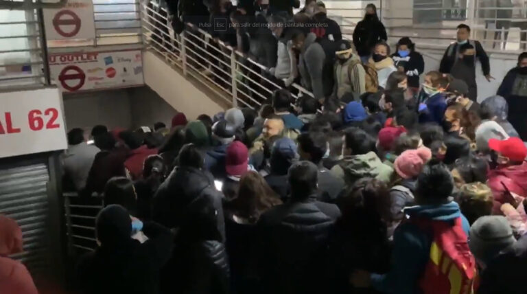 Santiago no aprendió nada: cientos de capitalinos se aglomeraron en entrada de