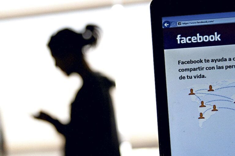 Mujer de Curicó denunció que sus hijas son ciberacosadas con ofertas para hacer modelaje