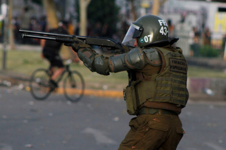 PDI detiene a oficial de Carabineros como autor de los disparos que dejaron ciego a Gustavo Gatica