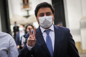 "Dígale al editor que haga bien las preguntas": Alcalde Carter protagoniza tenso momento con periodistas de TVN